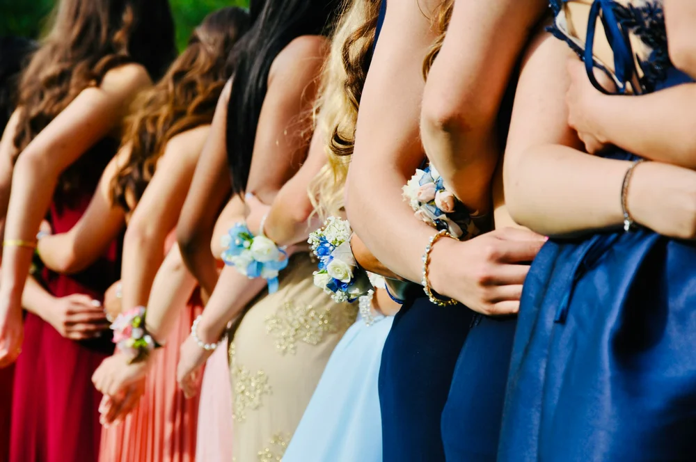 Women before Prom